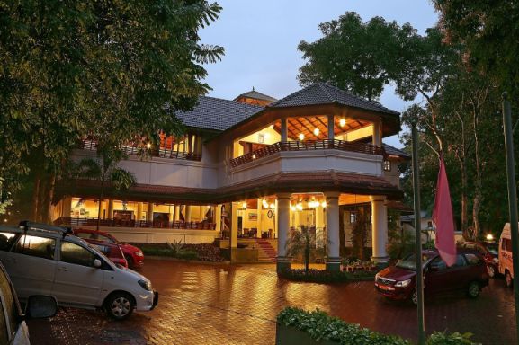 thekkady_the_elephant_court