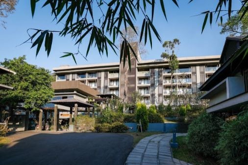 Thekkady The Mountain Courtyard Landscape Image