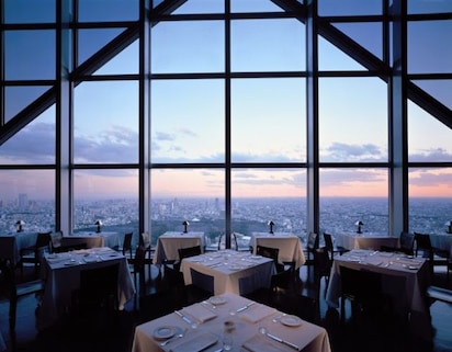 Dine on the 52nd Floor at New York Bar