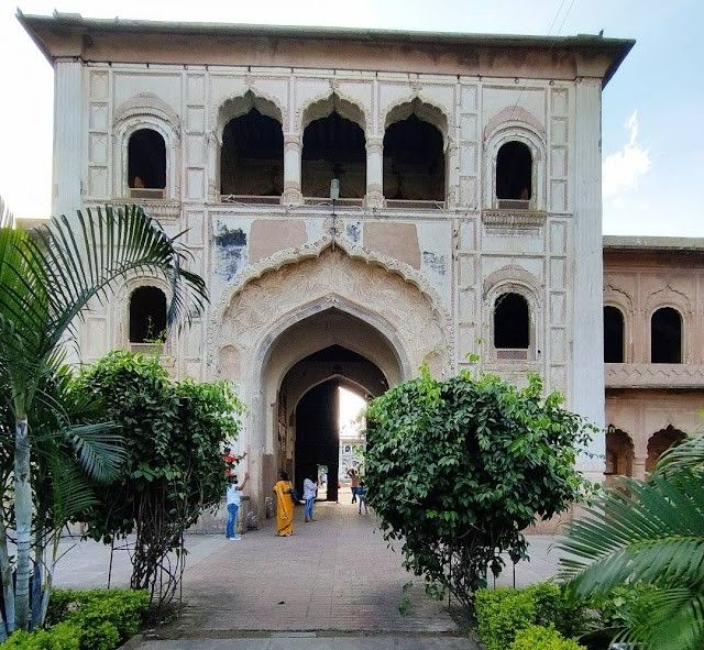 Ayodhya_Gulab_bari_2