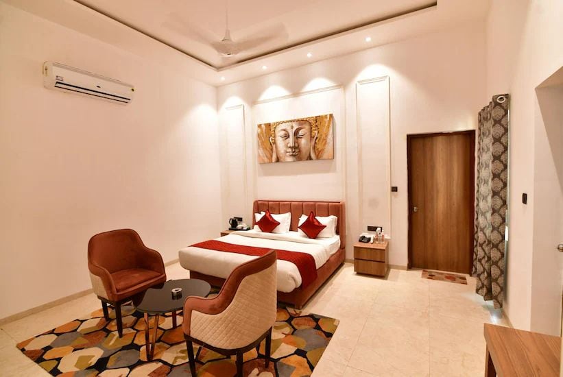 Ayodhya_Kohinoor_palace_1