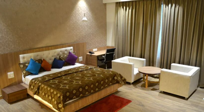 Bahadurgarh_Emm_kay_residency_hotel_1