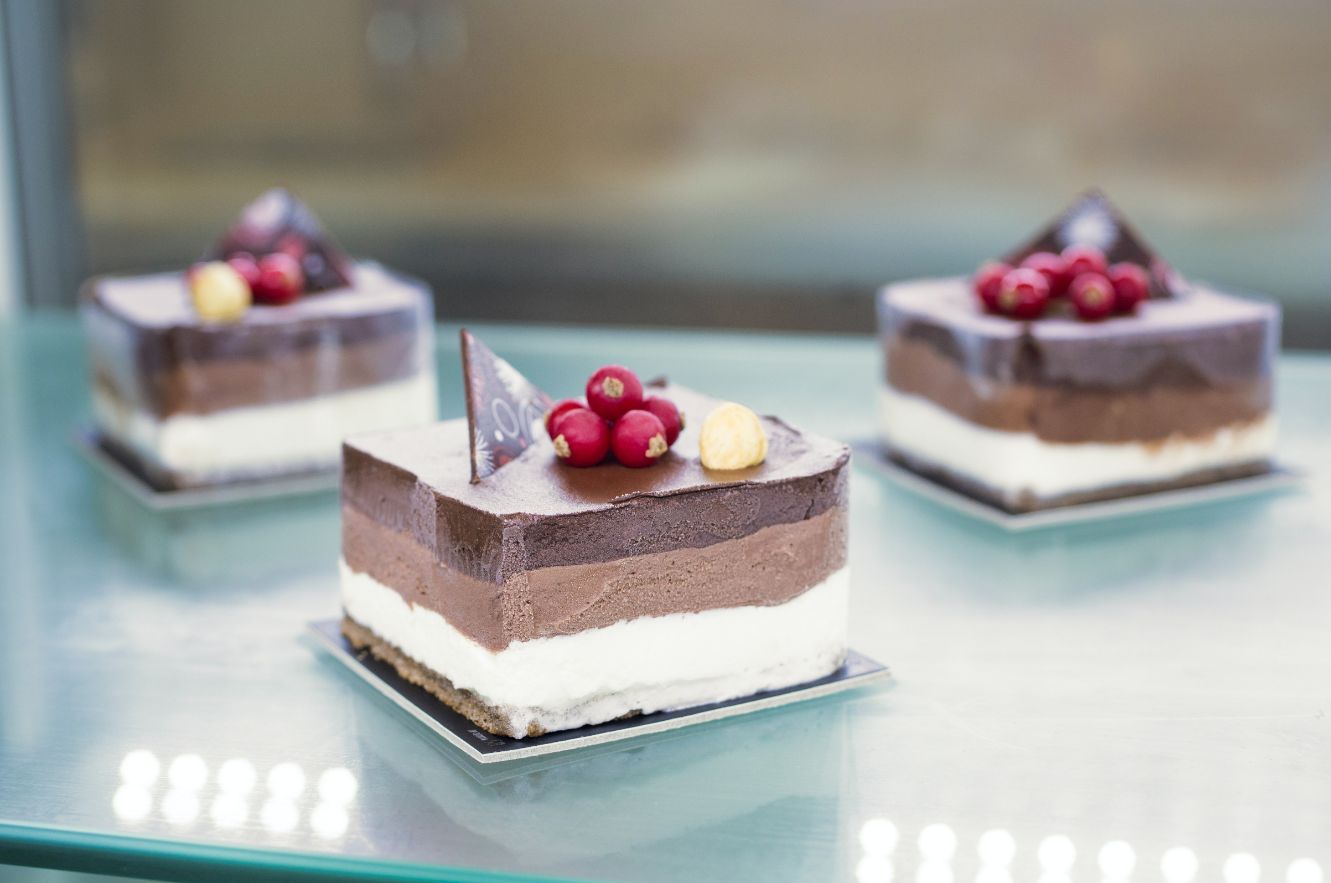 Bahadurgarh_Varanasi_bistro_pastry_shop_and_restaurant_2