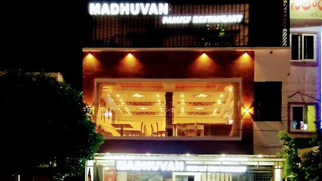 Bhadrachalam_Madhuvan_family_restaurant_3