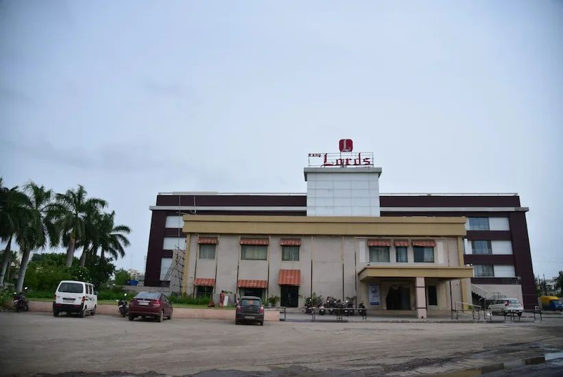 Bharuch_Rang_lords_inn_bharuch_3