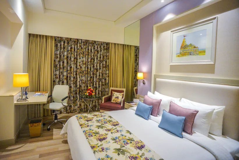 Bhavnagar_Efcee_sarovar_portico_bhavnagar_2