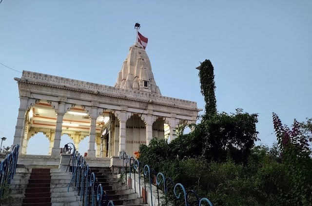 Bhavnagar_Takhteshwar_temple_1