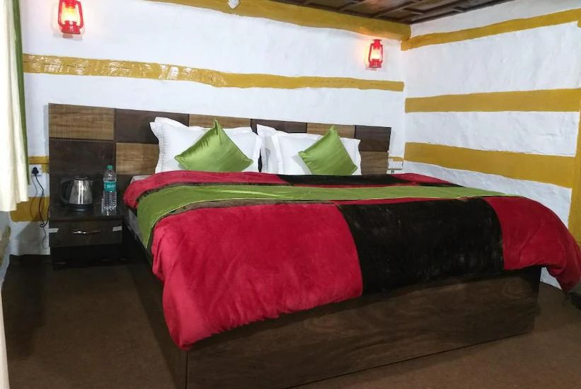 Gangotri_dharali_heights_mountain_village_2