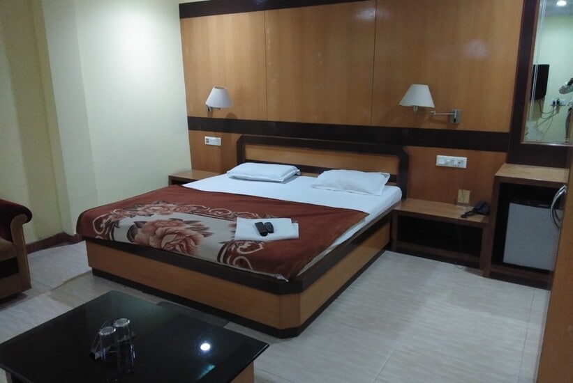 Hoskote_Sri_brindavan_residency_lodge_1