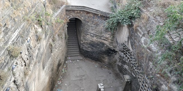 Junagadh_Adi-kadi_vav_and_the_navghan_kuwo_3