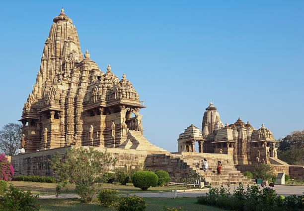 Khajuraho_Kandariya_mahadeva_temple_1