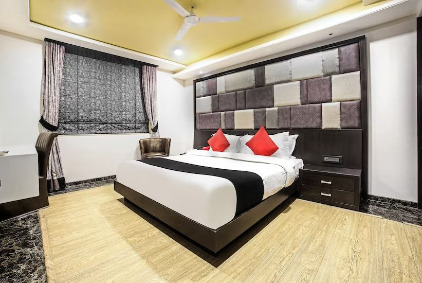 Kishangarh_Hotel_crystal_park_2