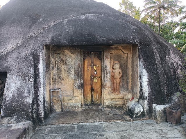 Kollam_Kottukkal_cave_temple_2
