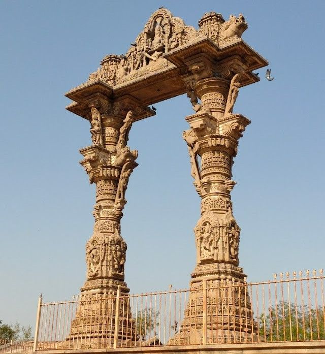 Mehsana_Kirti_toran_1