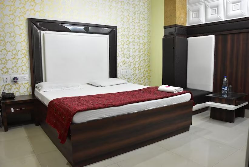 Muzaffarnagar_7_sky_hotel_1