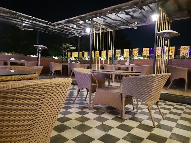 Roorkee_W_restro_cafe_2