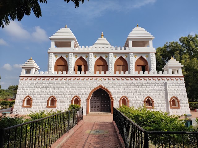 Tirunelveli_Kattabomman_memorial_fort_1
