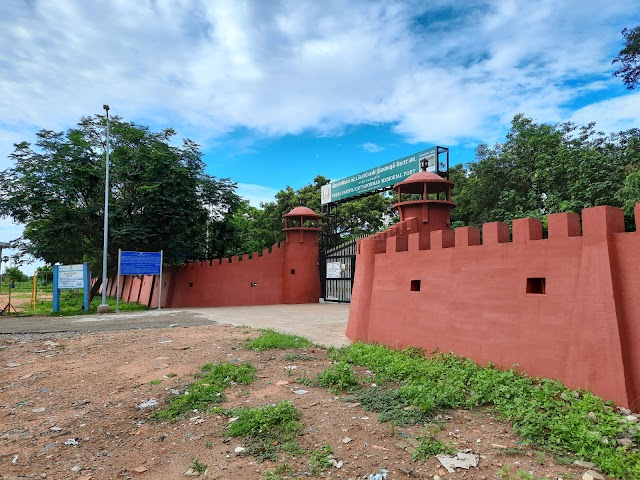 Tirunelveli_Kattabomman_memorial_fort_4