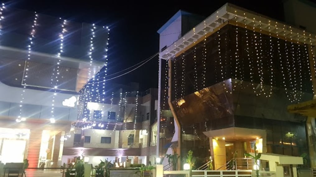 Akola_Greenland_cottages_1