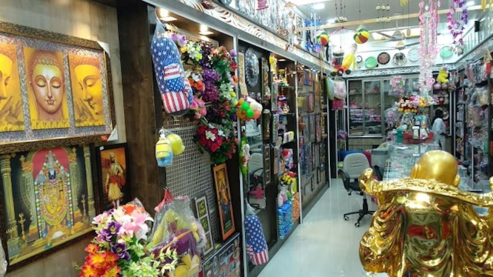 Akola_Priya_gift_gallery_1