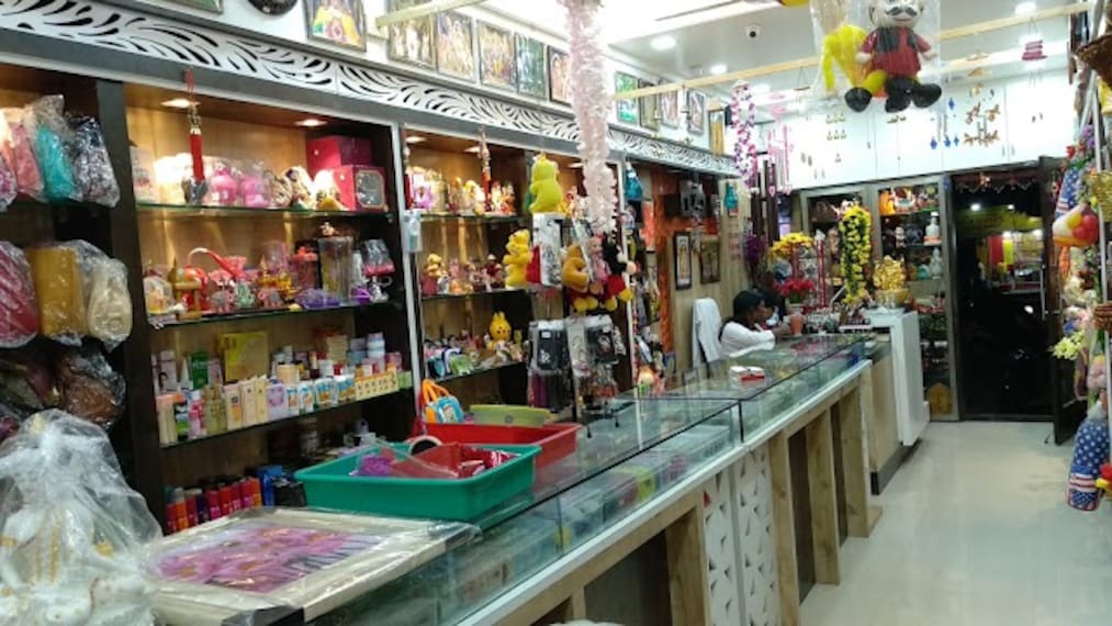 Akola_Priya_gift_gallery_2