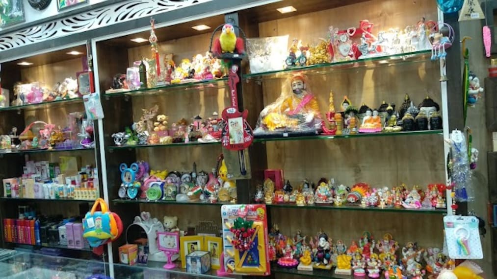 Akola_Priya_gift_gallery_3