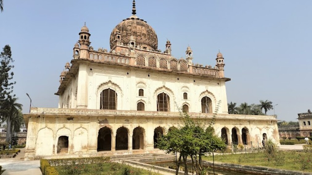 Ayodhya_Gulab_bari_1