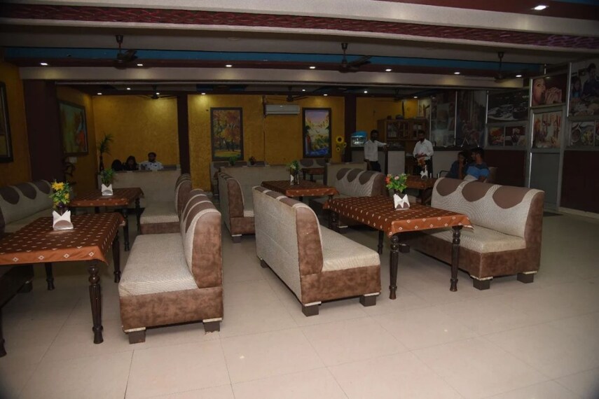 Bahadurgarh_Hotel_royal_choice_bar_and_restaurant_2