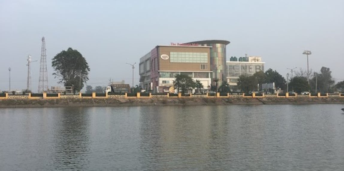 Bathinda_Peninsula_mall_2
