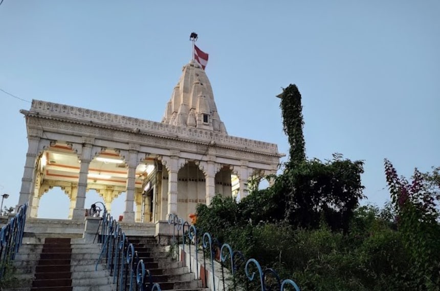 Bhavnagar_Takhteshwar_temple_1