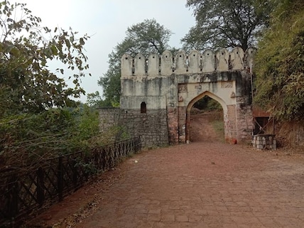 Manikgad Fort