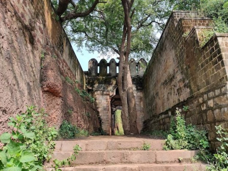 Chandrapur_Manikgad_fort_3