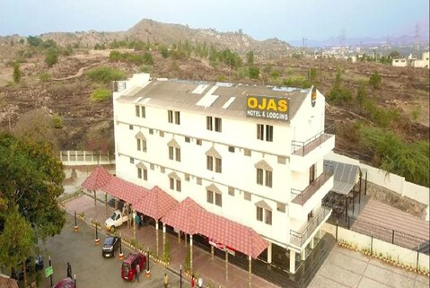 Hotel Ojas by Ideal Yathri Nivas