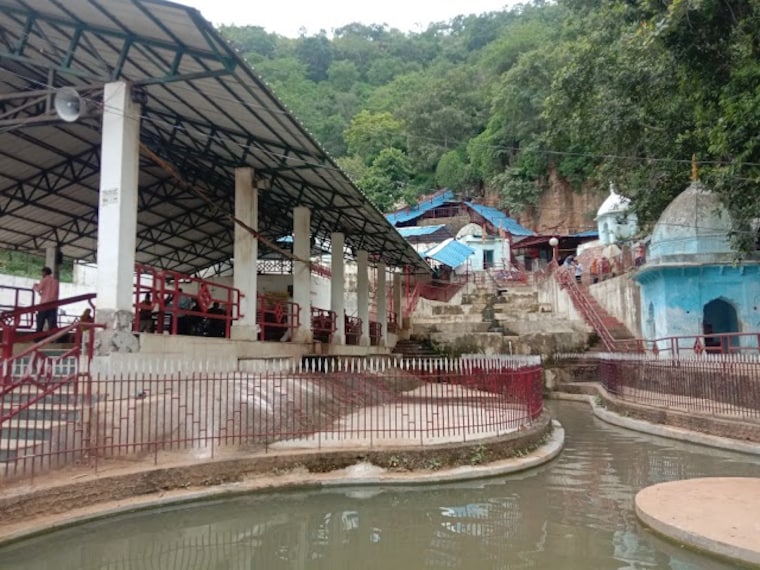 Chitrakoot_Gupt_godavari_caves_1