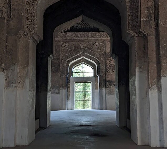 Gulbarga_Haft_gumbaz_2