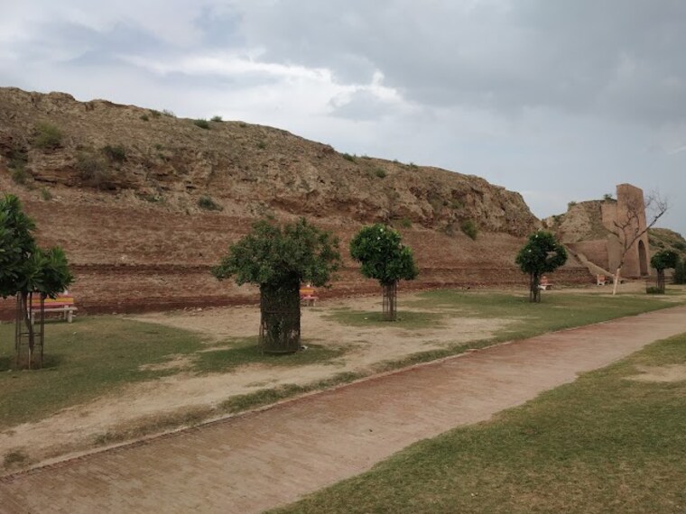 Hisar_Asirgarh_fort_3