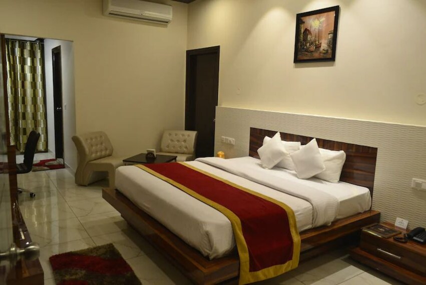 Hoshiarpur_Maharaja_palace_2