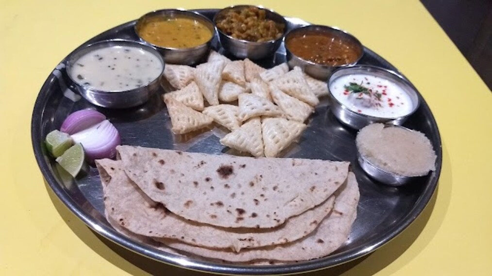 Jalgaon_Rasika_restaurant_2