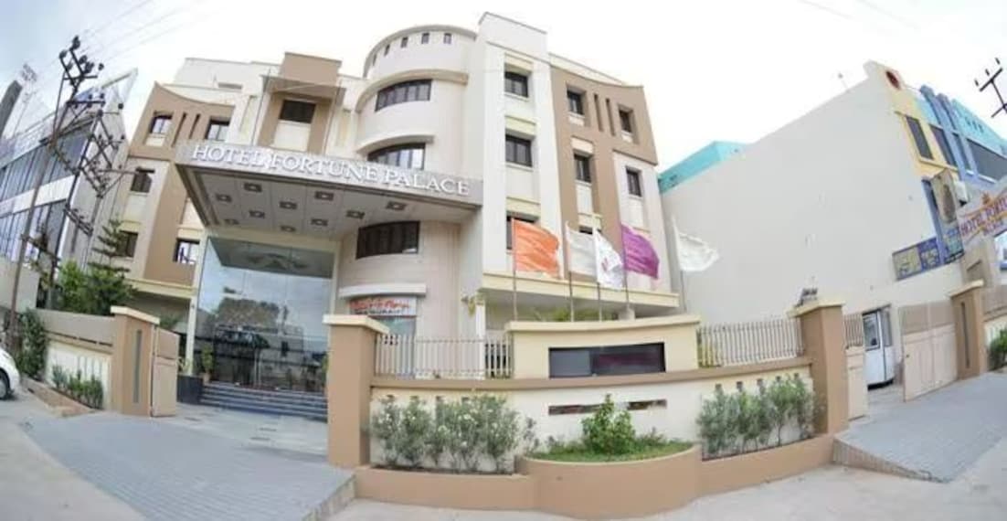 Jamnagar_Hotel_fortune_palace_1
