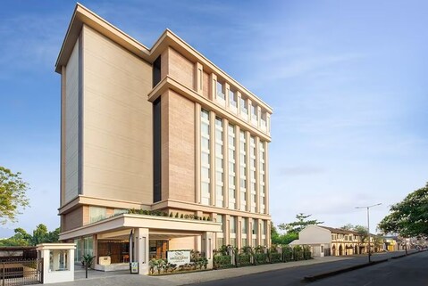 Bellevue Sarovar Portico