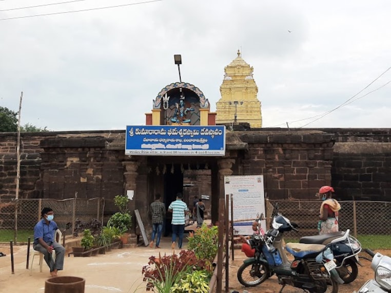 Kakinada_Kumararama_bheemeshwara_swamy_temple_2