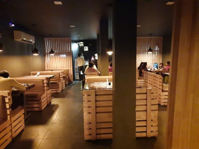 Kakinada_Reeves_restaurant_2