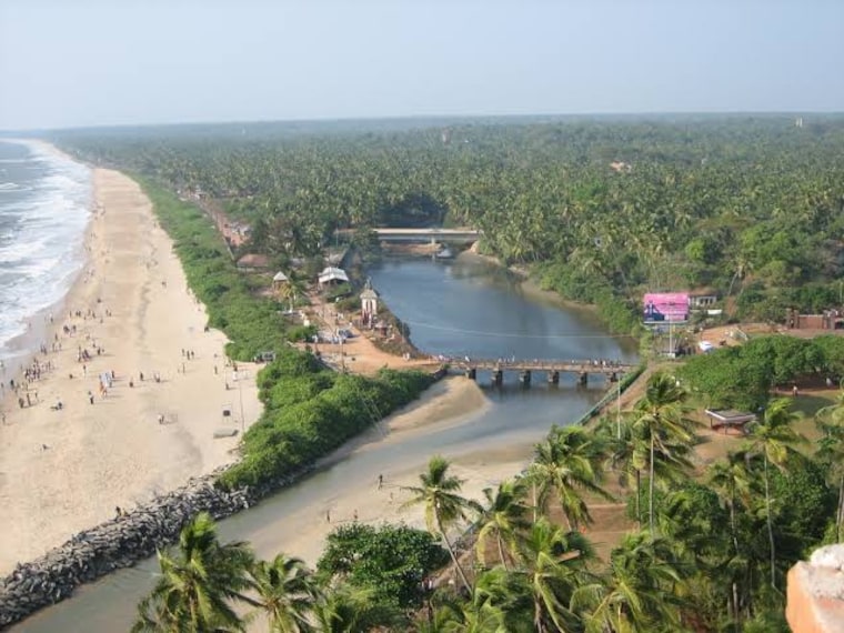 Kannur_Payyambalam_beach_1