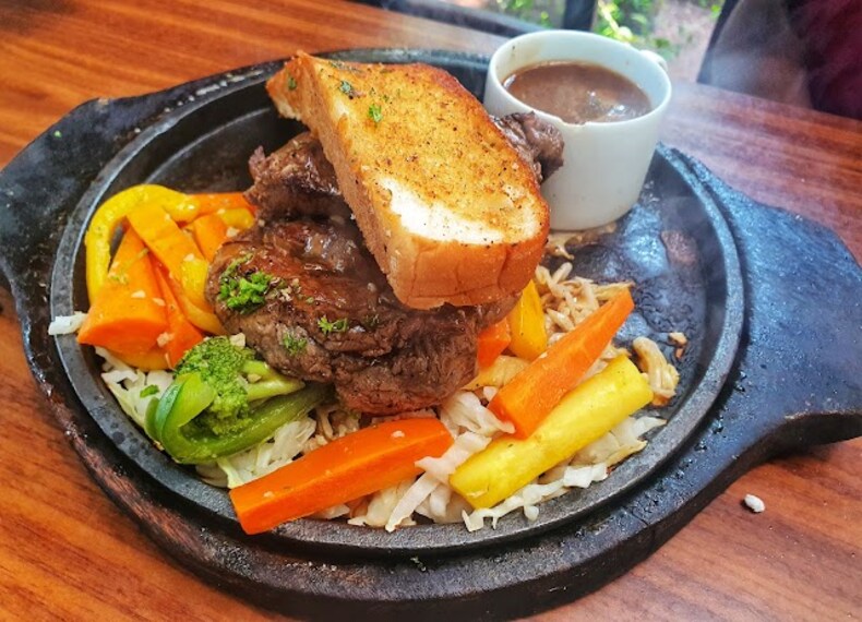 Kannur_Sahibs_grill_kitchen_2