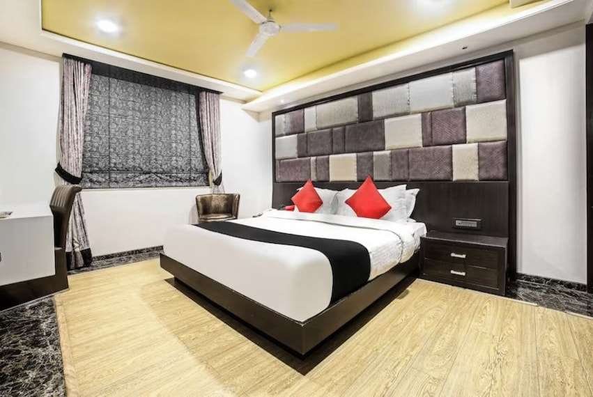 Kishangarh_Hotel_crystal_park_2