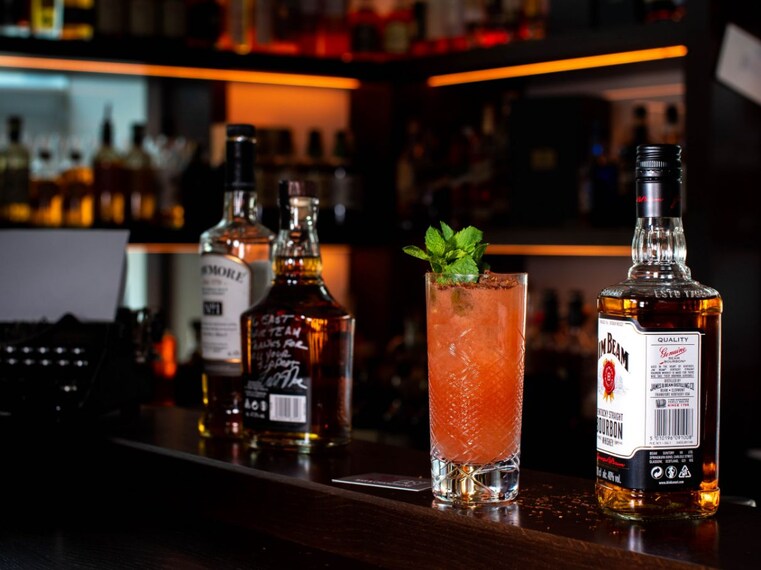 Kota_Four_seasons_bar_and_restaurant_1