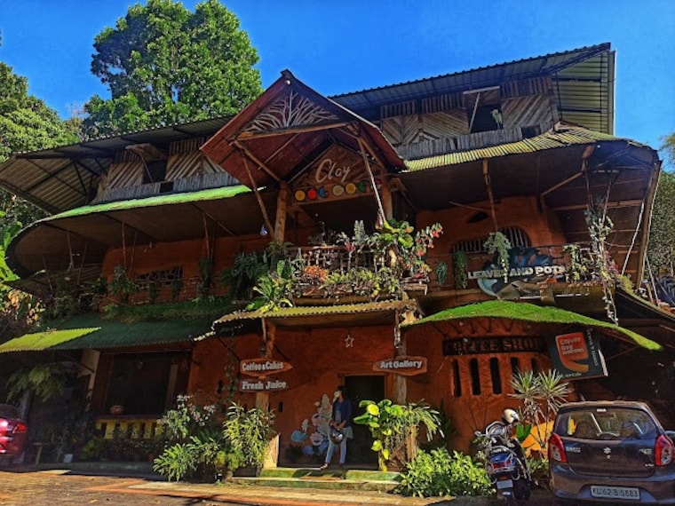 Kottayam_Clay_art_cafe_2