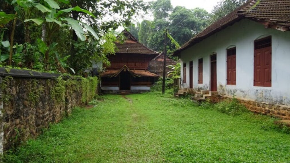 Kottayam_Poonjar_palace_1