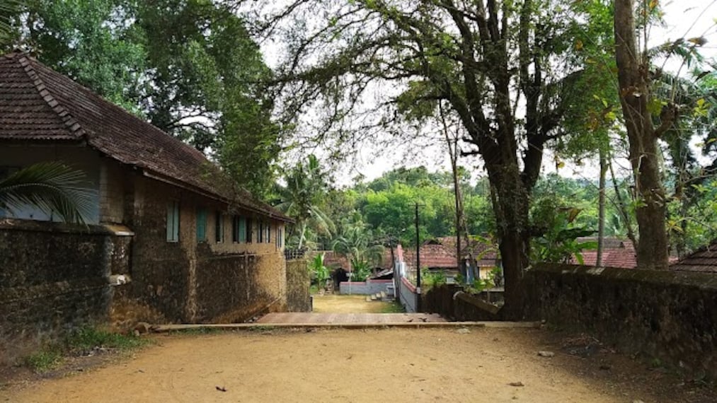 Kottayam_Poonjar_palace_2