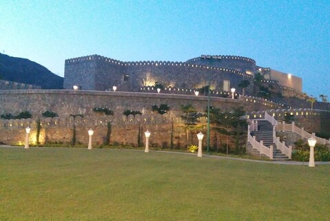 Raajsa Resort